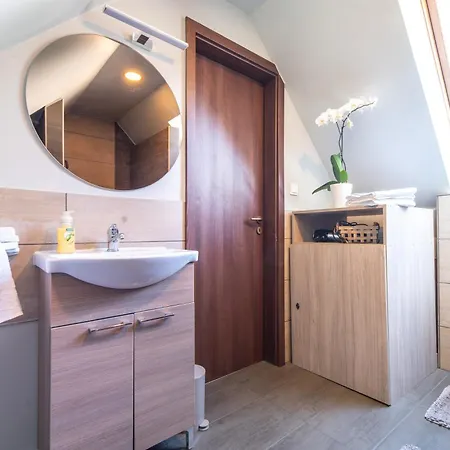 Buzavirag Apartment *